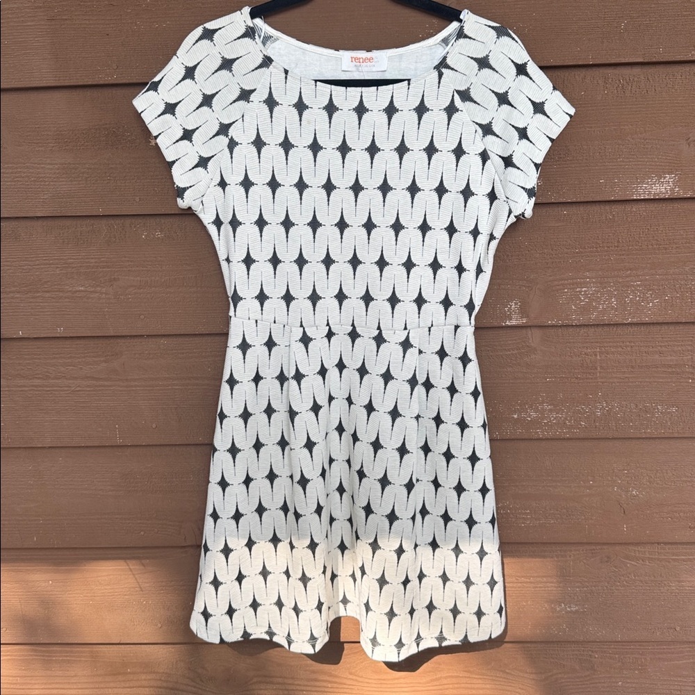 Renee C. Black and White Geometric A-Lined Dress size Medium Petite